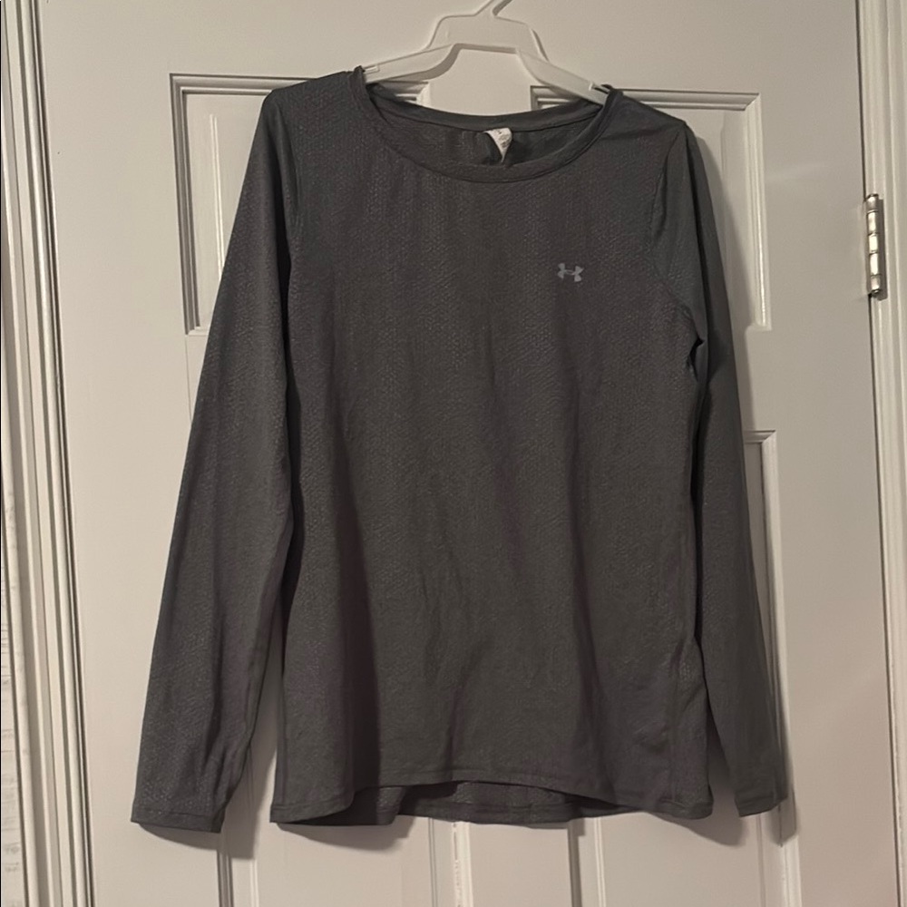 Under Armour Gray Long Sleeve Tee for Versatile Comfort
